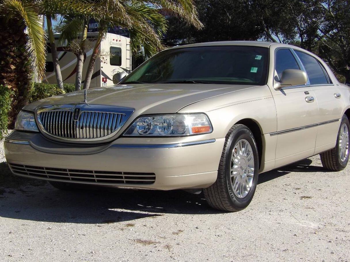 LINCOLN TOWN CAR 2006 1LNHM83W26Y634941 image